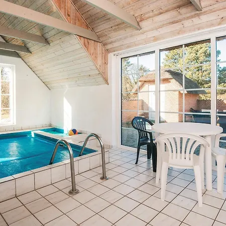 Luxury Pool House Retreat *